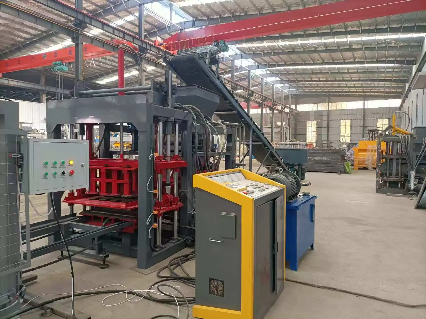 QT4-15 Automatic Block Making Machine with PLC Control - Image 4
