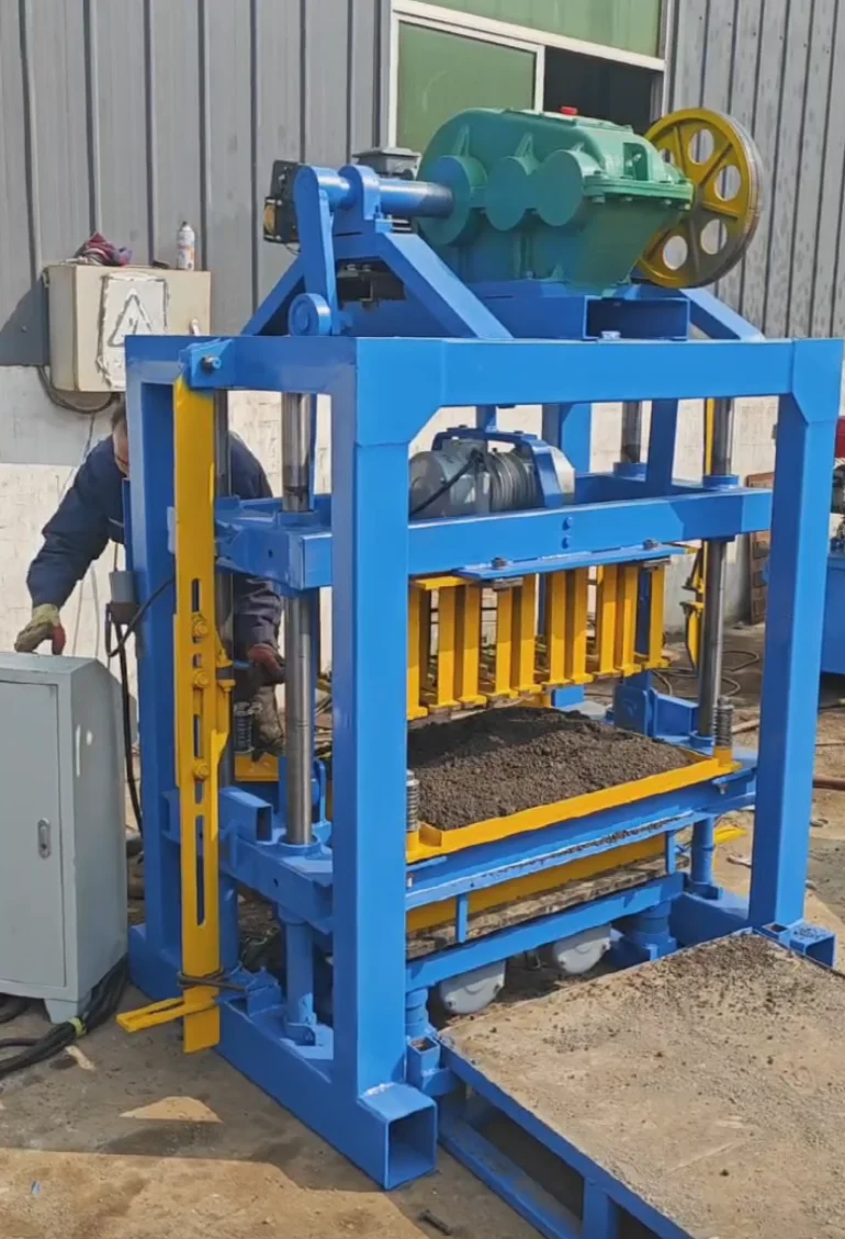 QTJ4-40 Hydraulic Semi-Automatic Block Machine | Intelligent - Image 4