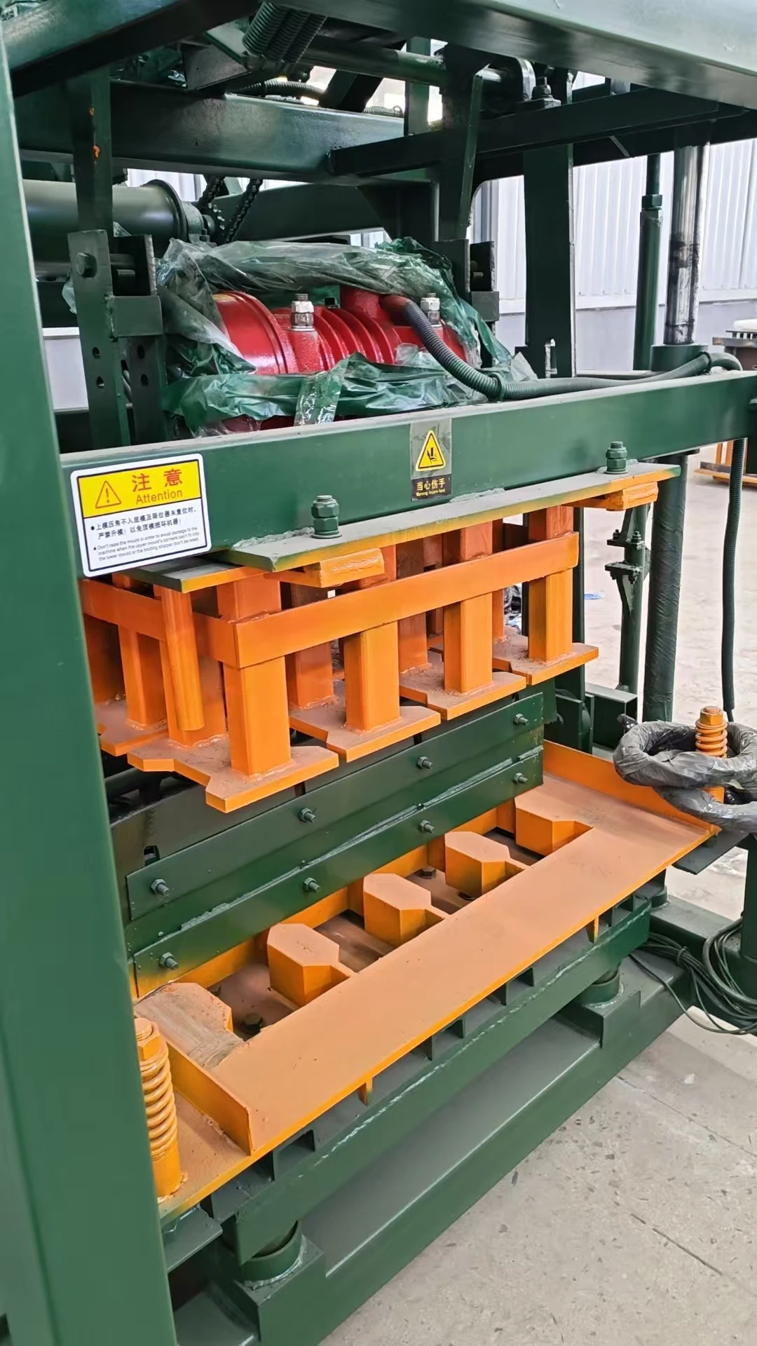 Intelligent Stationary Block Machine for Hollow Block – QT4-25 - Image 2