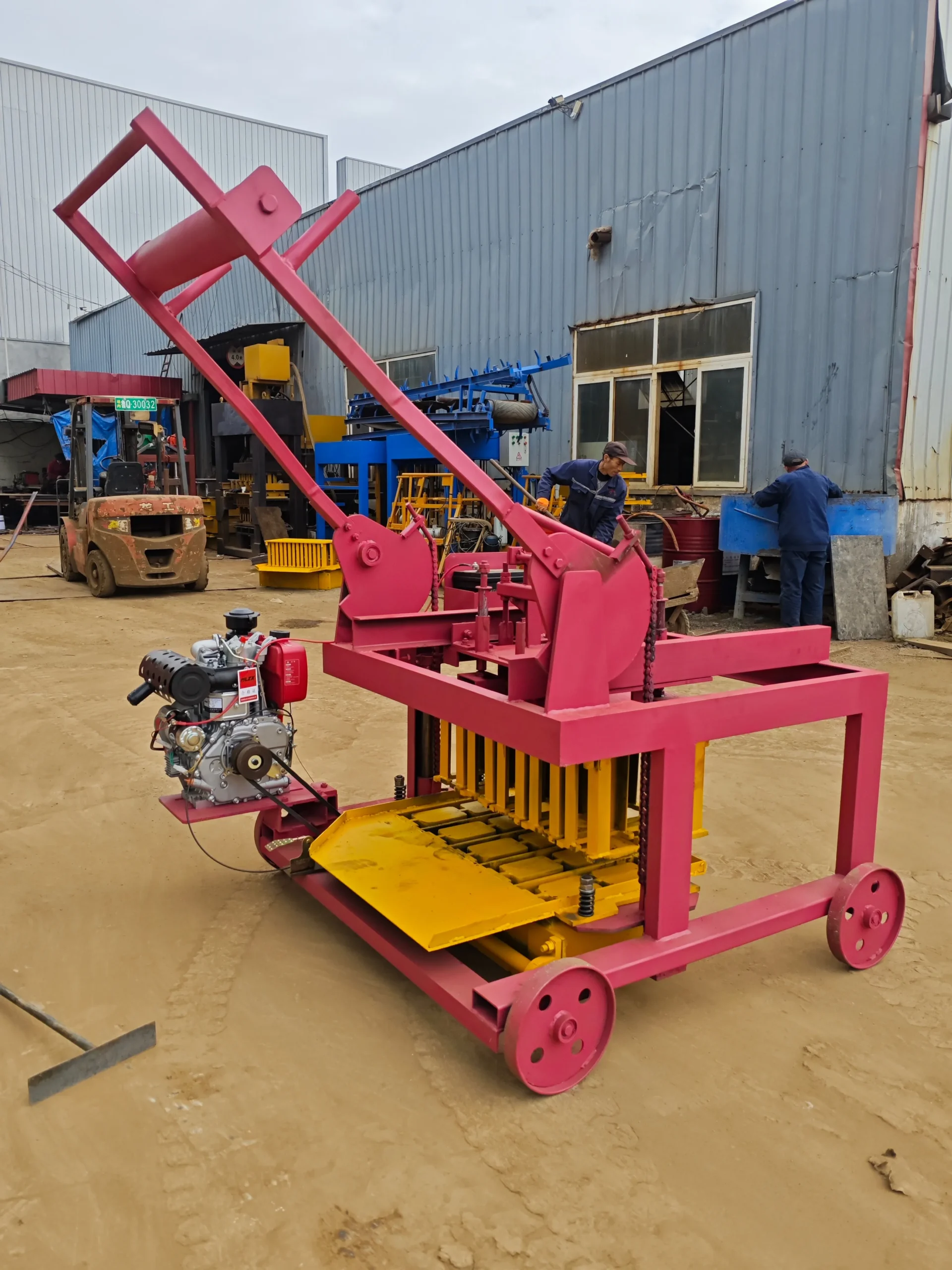 QMR4-45 Mobile Block Machine for Hollow Bricks – PLC Control