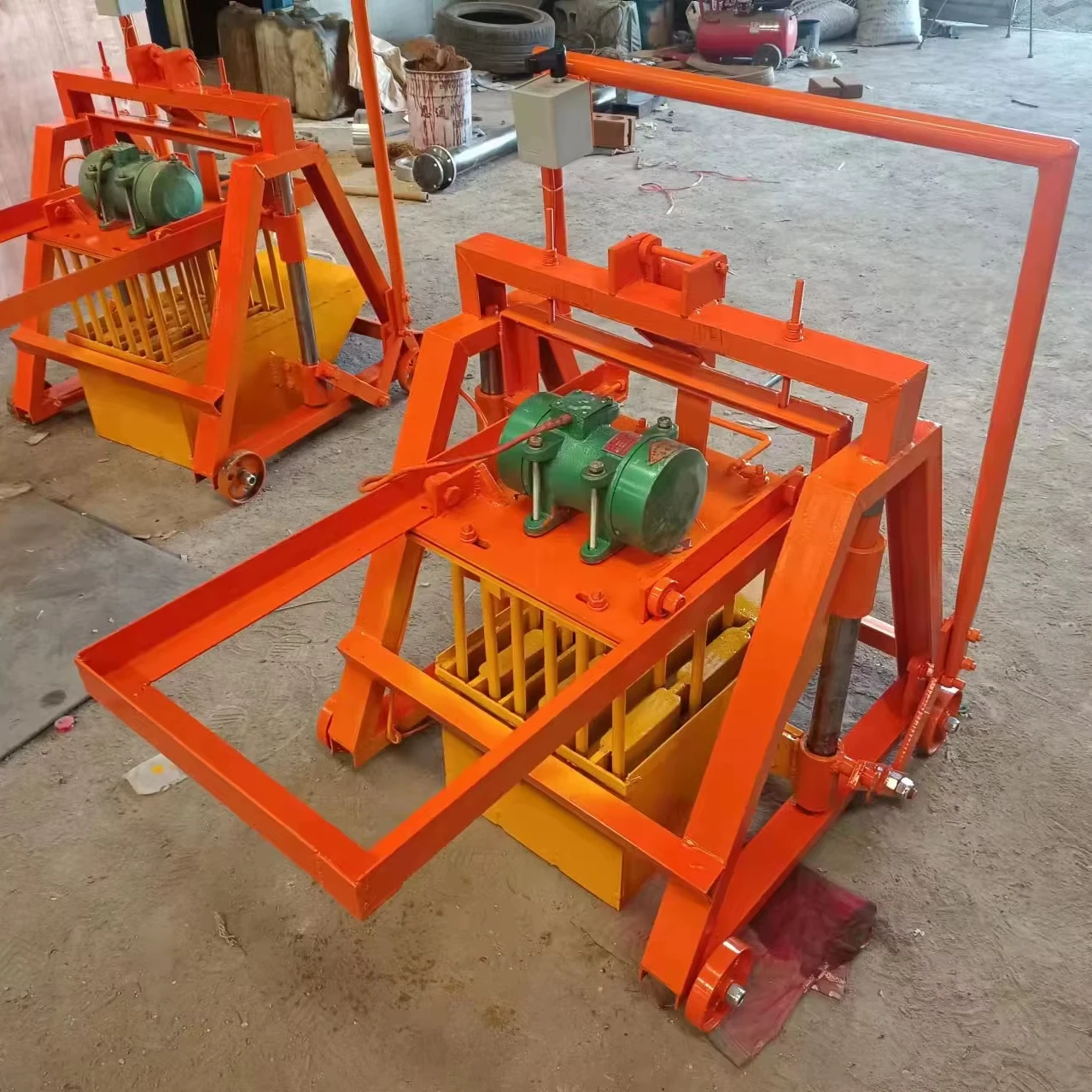 Small Mobile Concrete Brick Making Machine QMJ2-45 | PLC Control