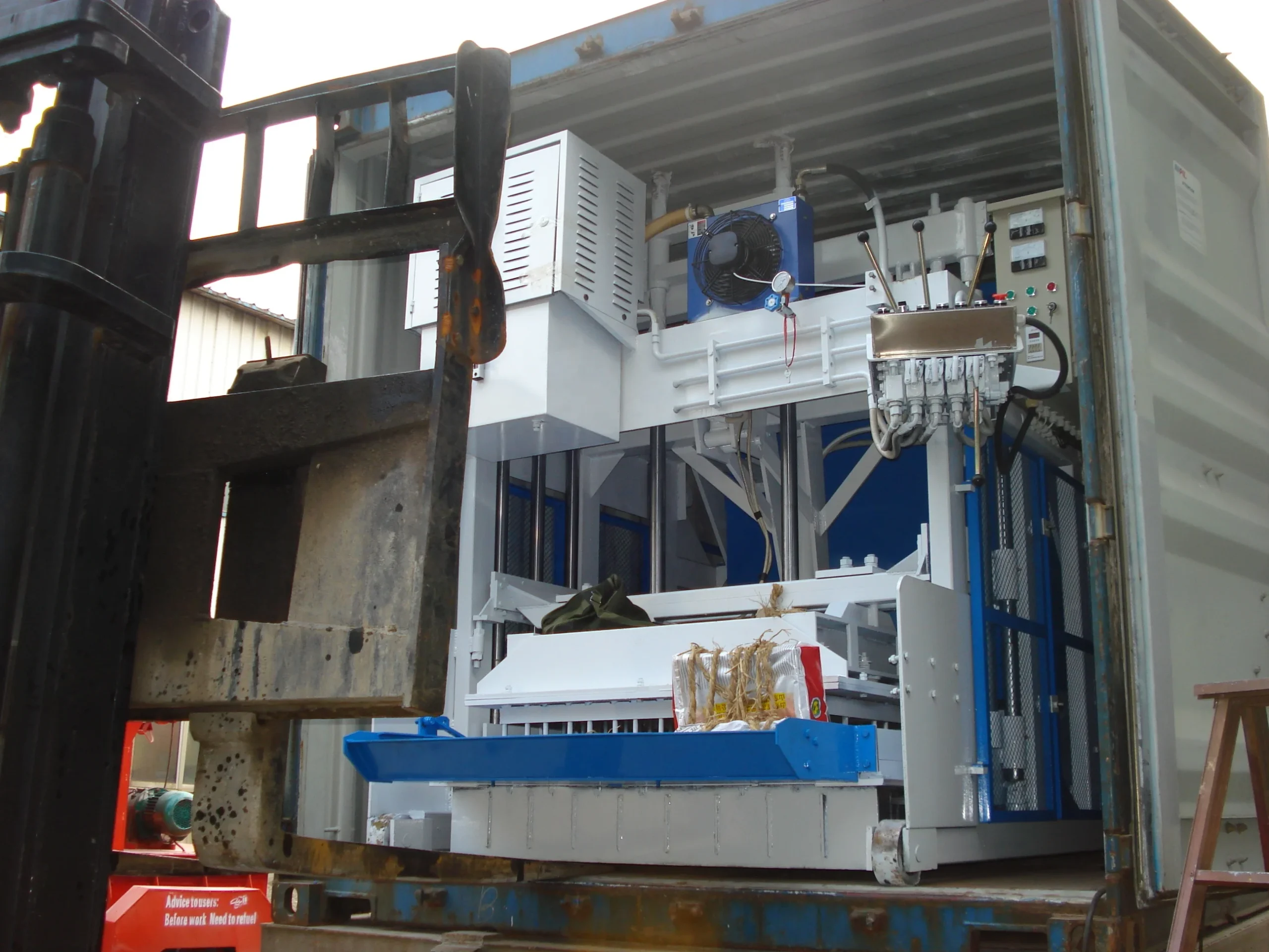 QMY12-15 Mobile Egg Laying Block Machine – PLC Control - Image 4