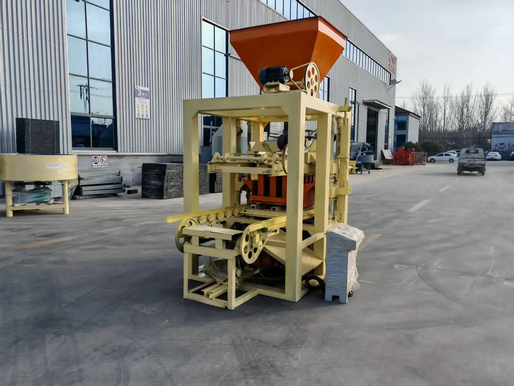 QTJ4-24 Semi-Automatic Block Machine with PLC Control – Intelligent - Image 4