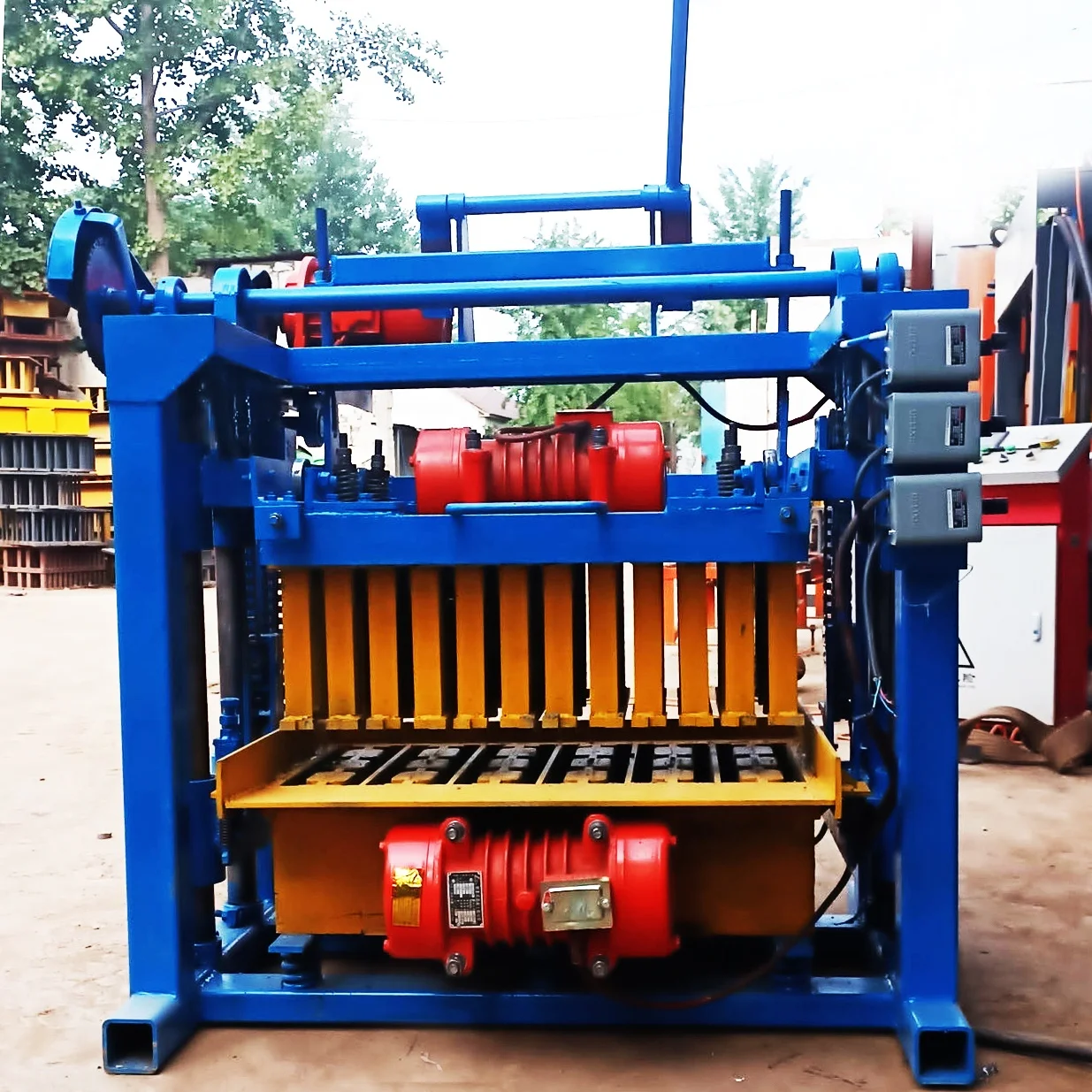 Intelligent QTJ4-40 Concrete Block Machine – Paving Brick - Image 4