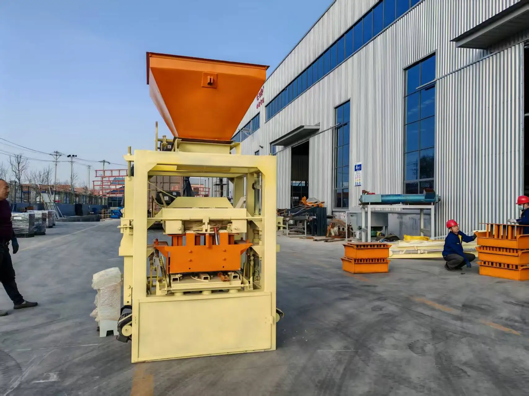 QTJ4-24 Semi-Automatic Block Machine with PLC Control – Intelligent - Image 3