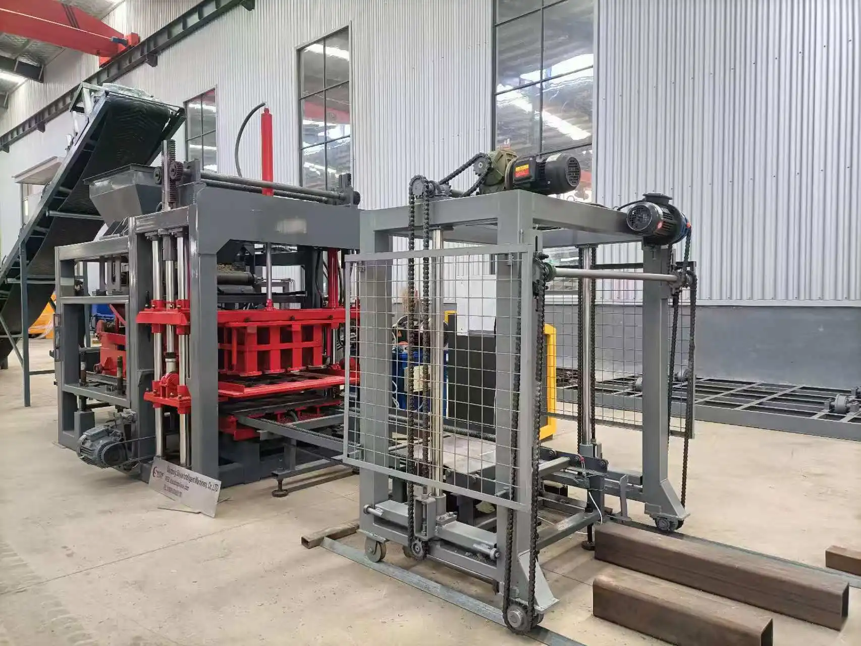 Hydraulic Concrete Block Making Machine QT4-18 | Intelligent - Image 3