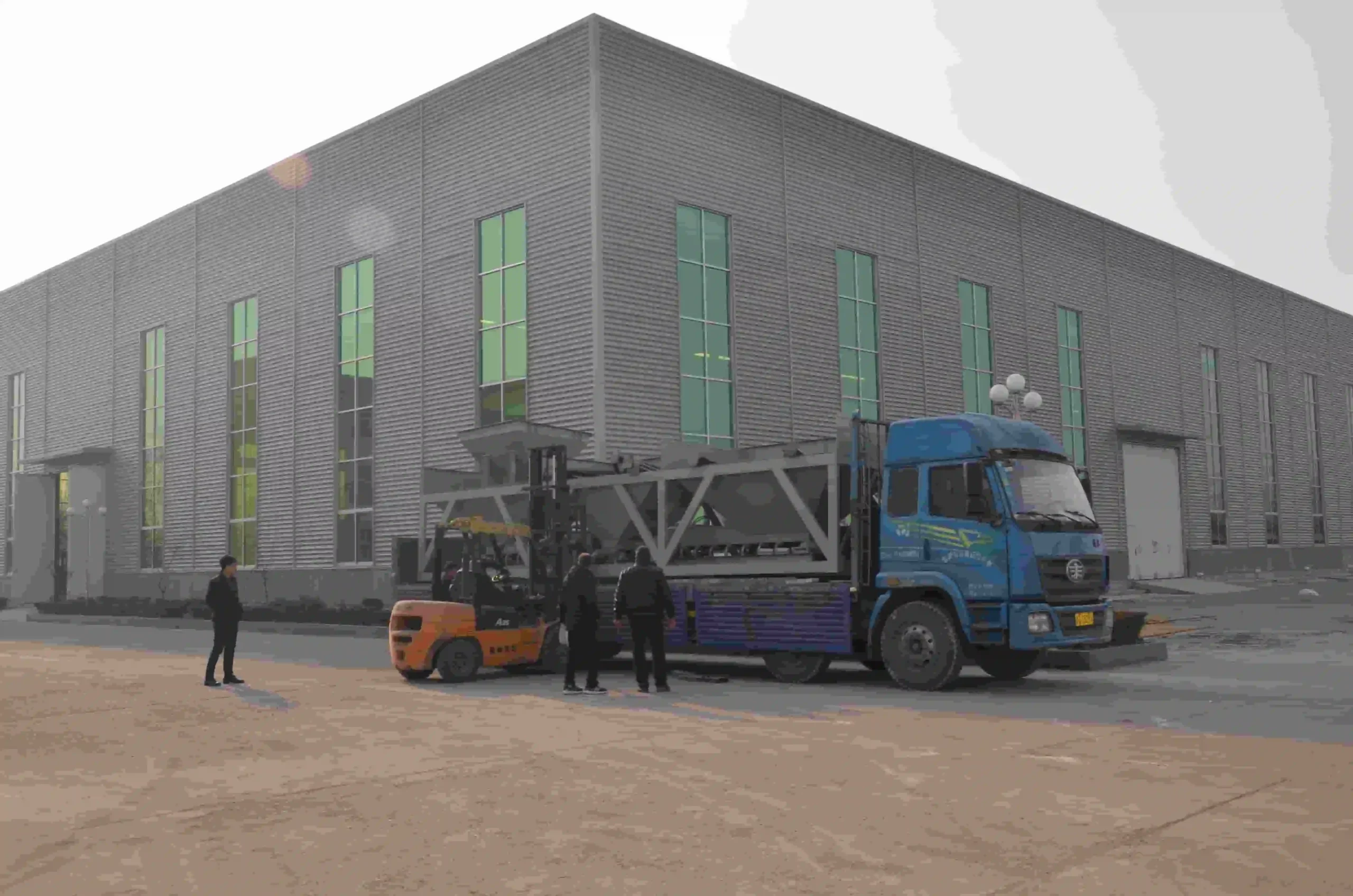 Specialized welding and steel structure workshop
